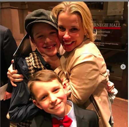 Shannon with her children